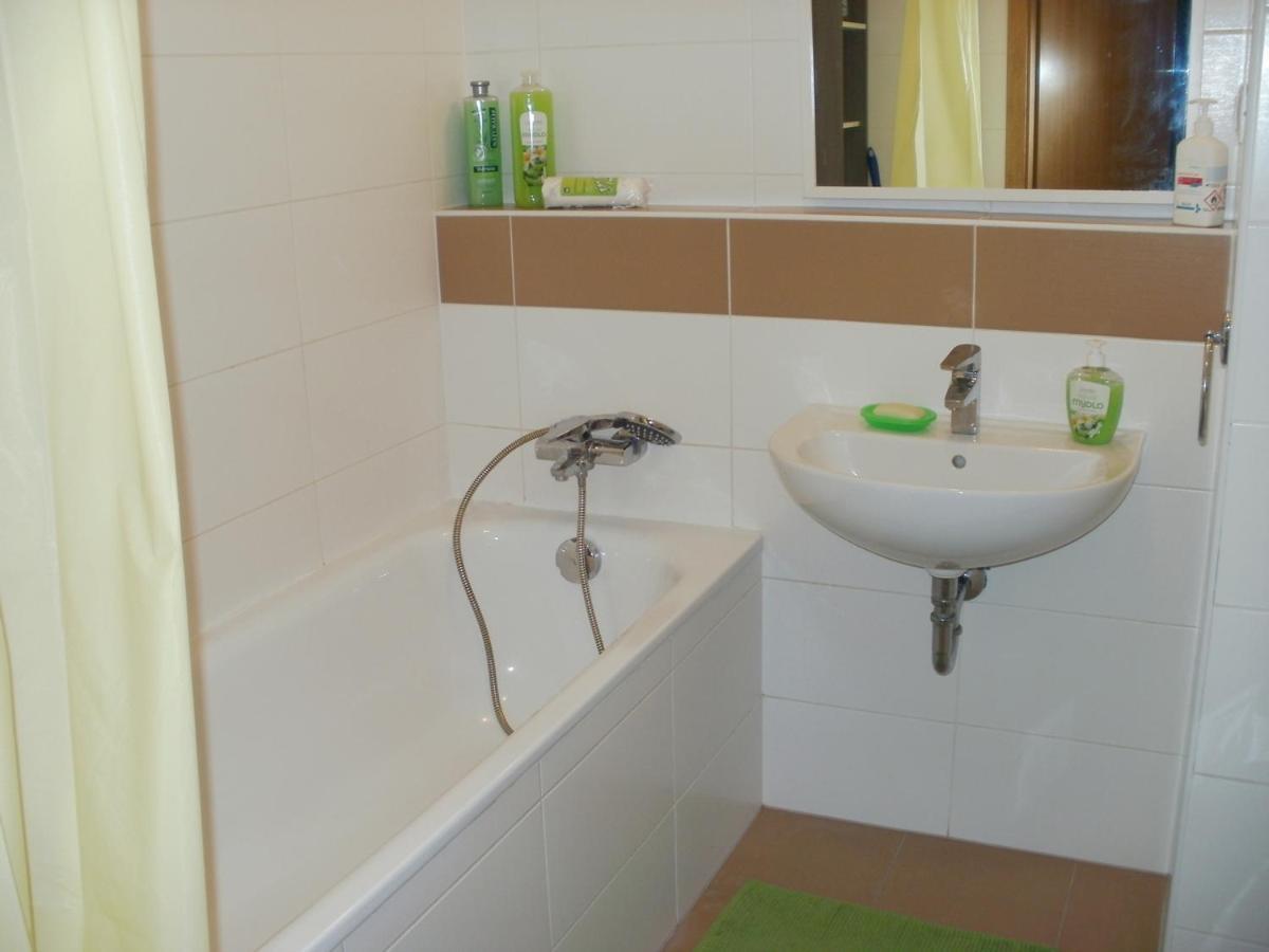 Garden Apartment With Garage In Central Prague Luaran gambar